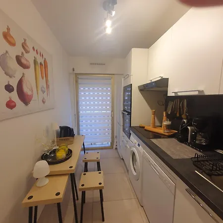 Apparemment Carre D Or אנטיב